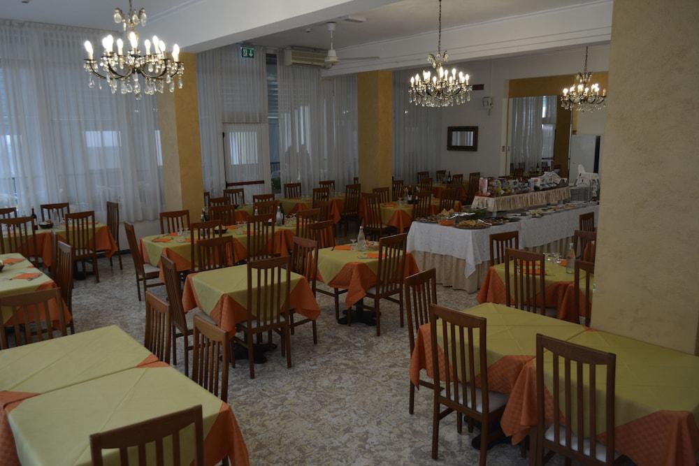 Hotel Corona 3* Rimini