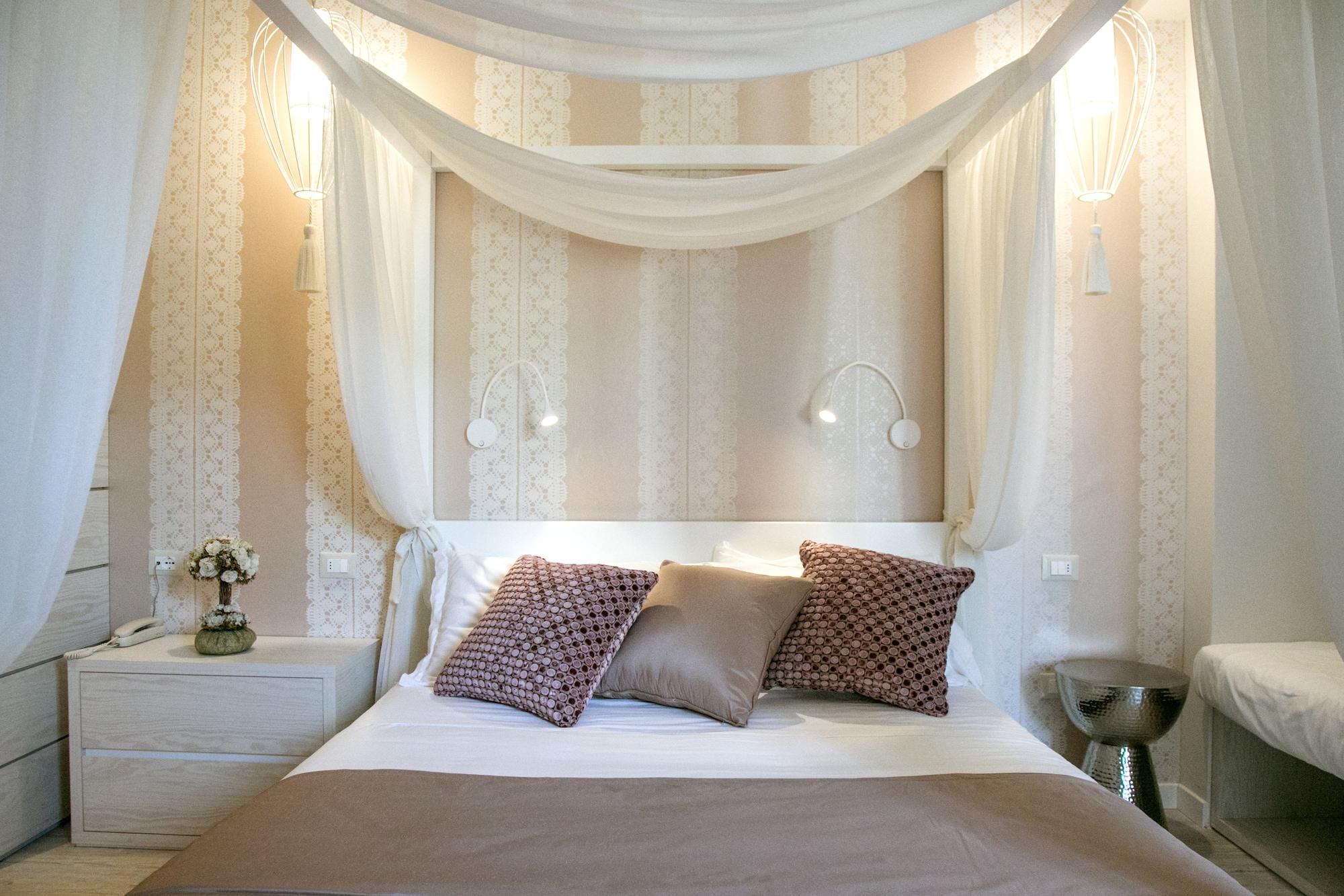Paola Hotel 3*