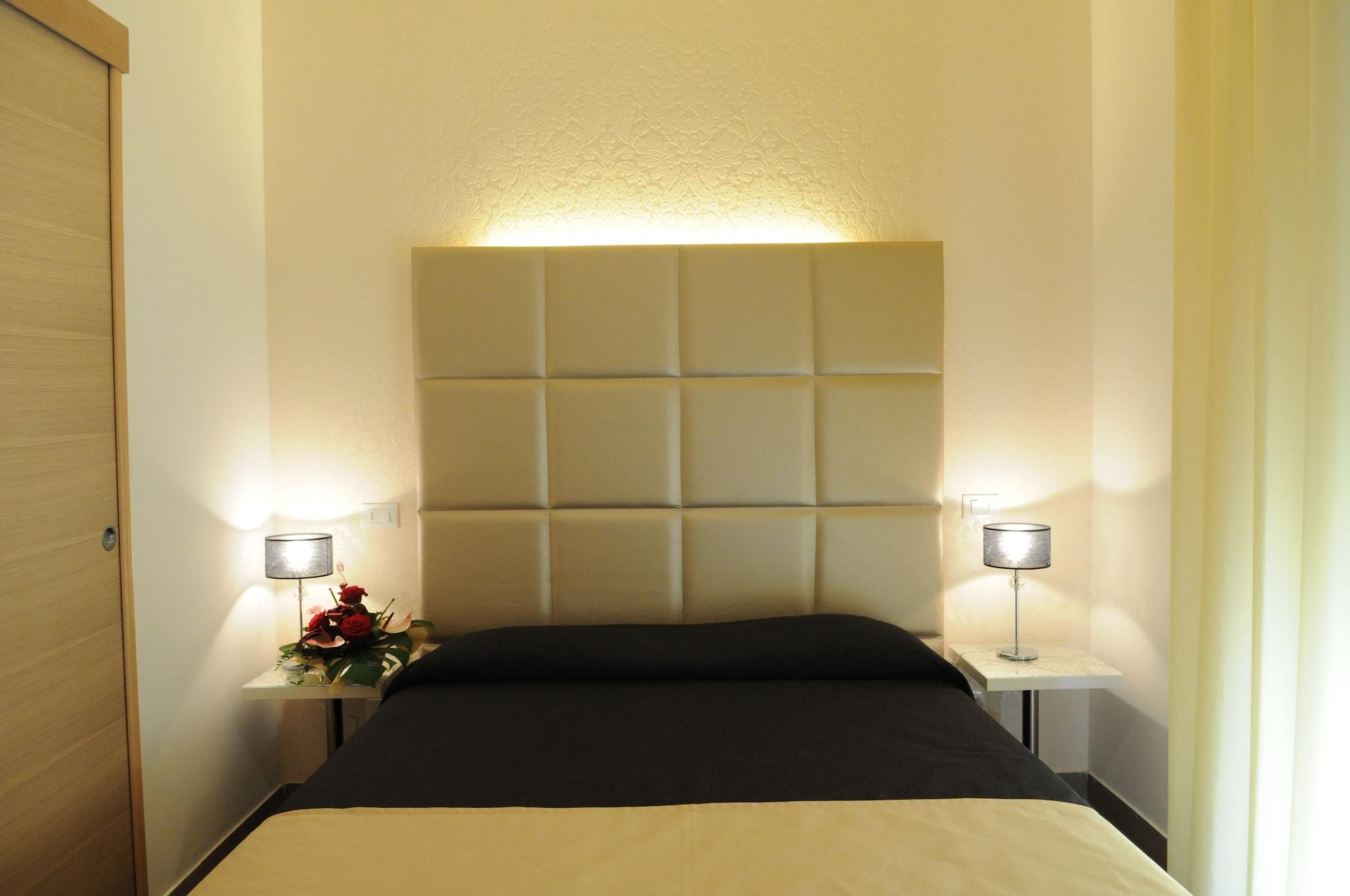 Paola Hotel