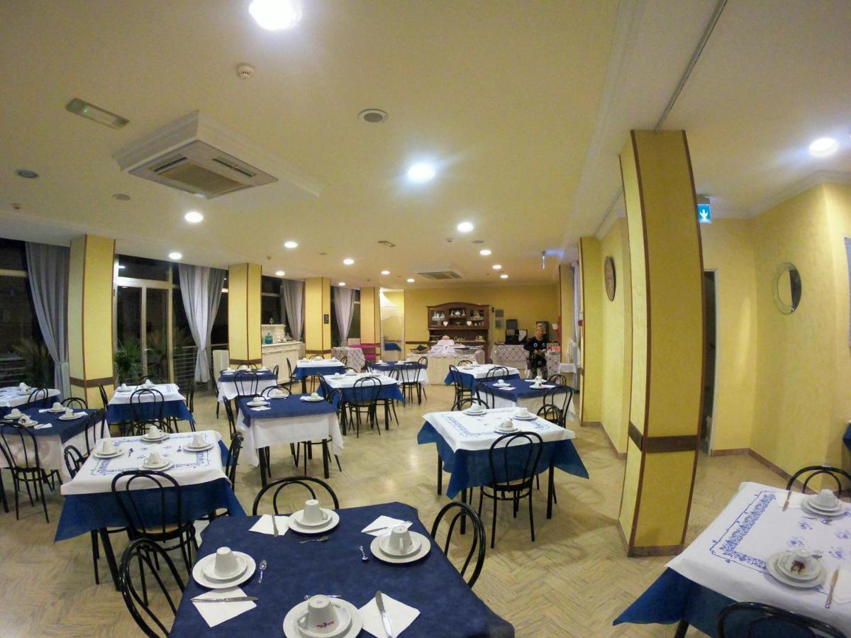 Frühstückspension Half Moon Airport Restaurant Rimini