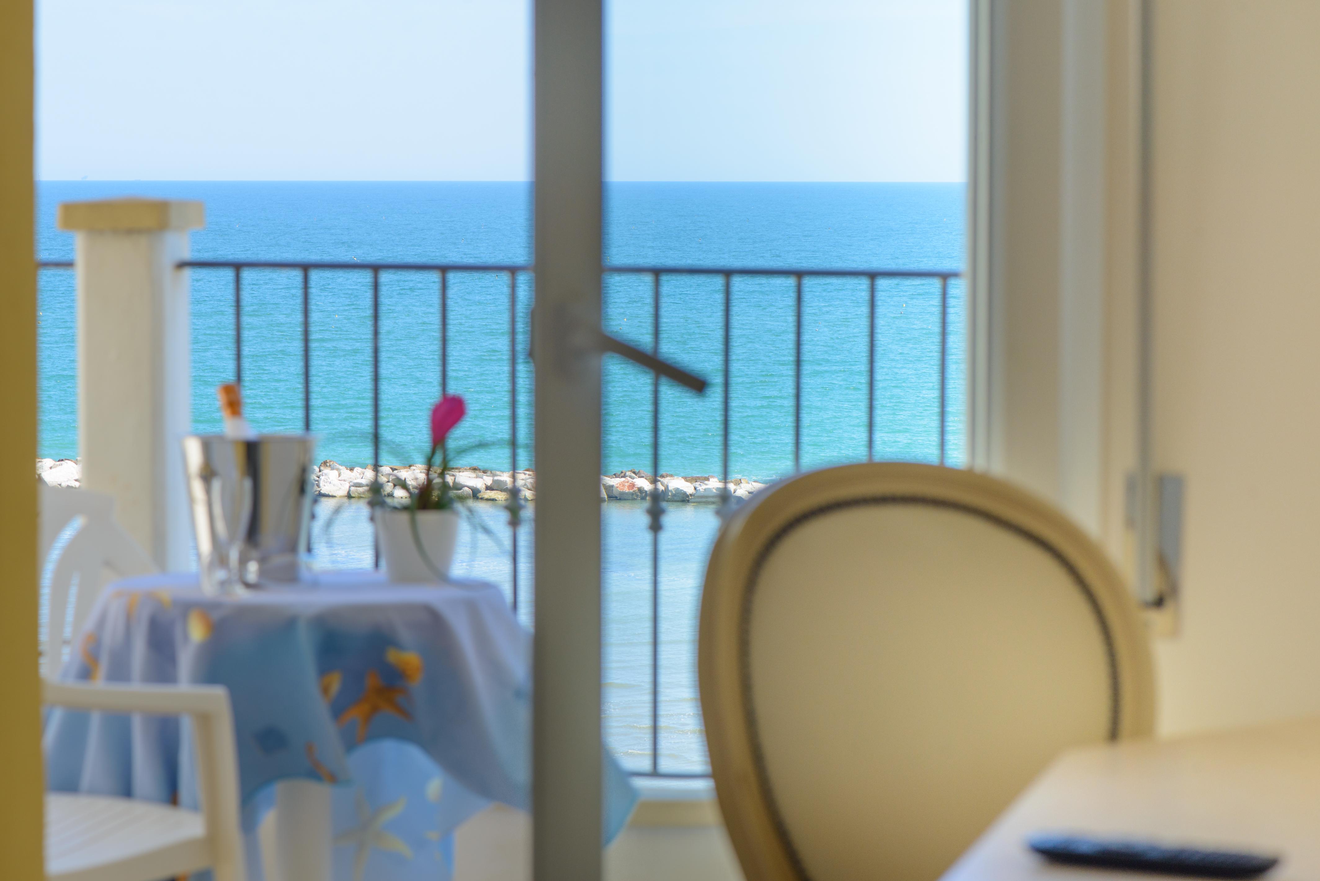 Zeus Hotel 3*