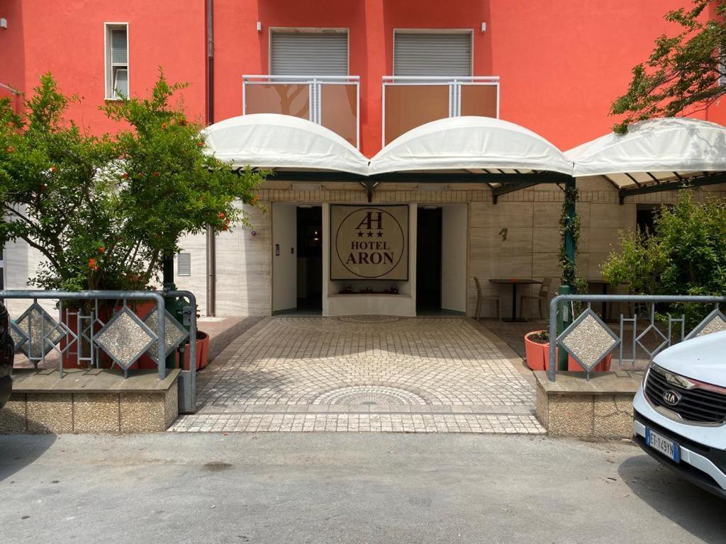 Aron Hotel