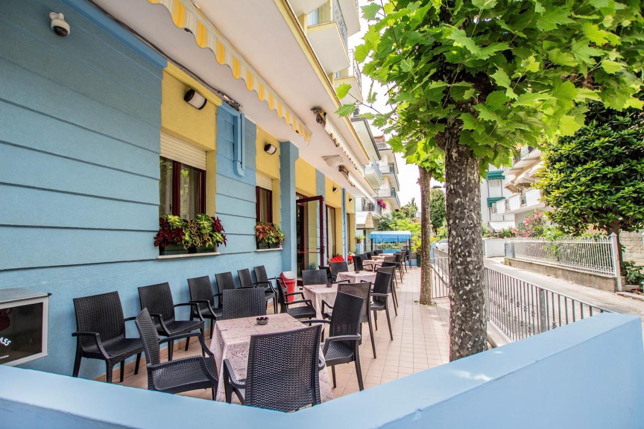 Clara Hotel 2*