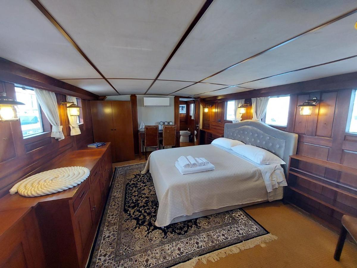 House Boat Botel Rimini