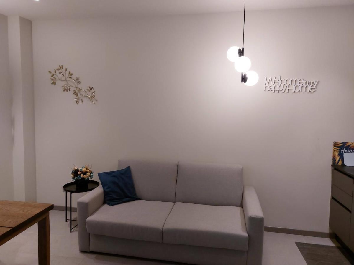 The 6 Apartment *