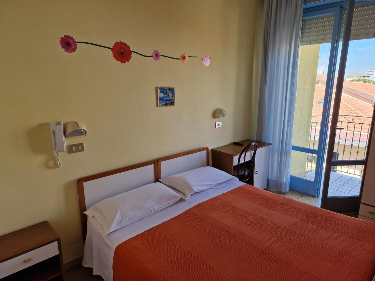 Hotel Clara