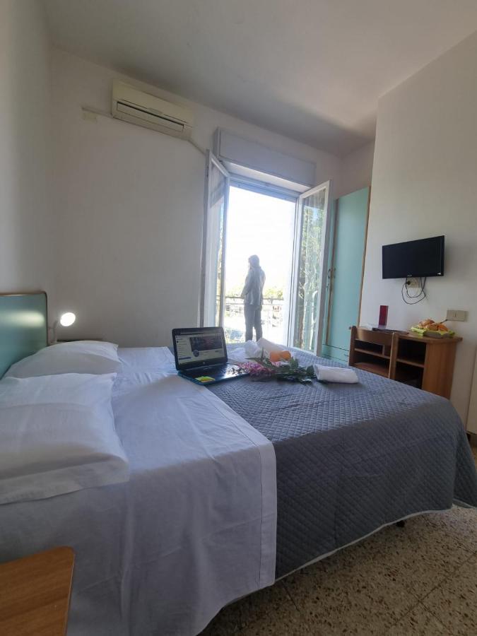 Luna Rossa Basic Hotel