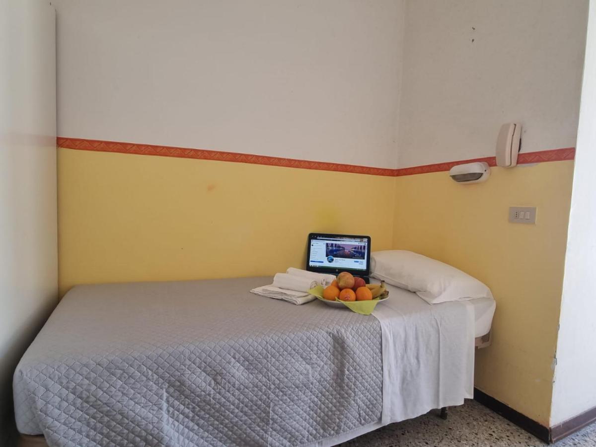 Luna Rossa Basic Hotel