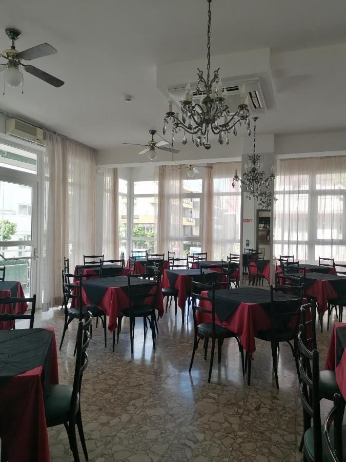 Hotel Nova Dhely 3*