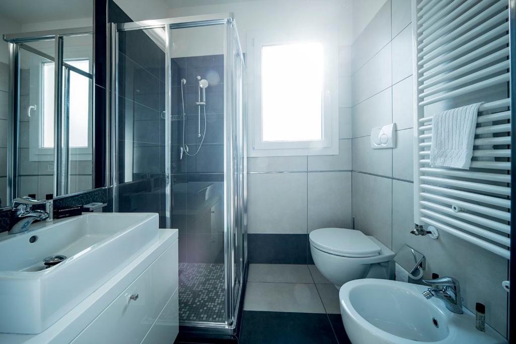 Atmosphere Hotel 4*