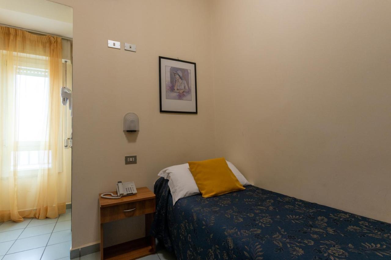 Hotel River Fronte Mare Con Piscina Rimini