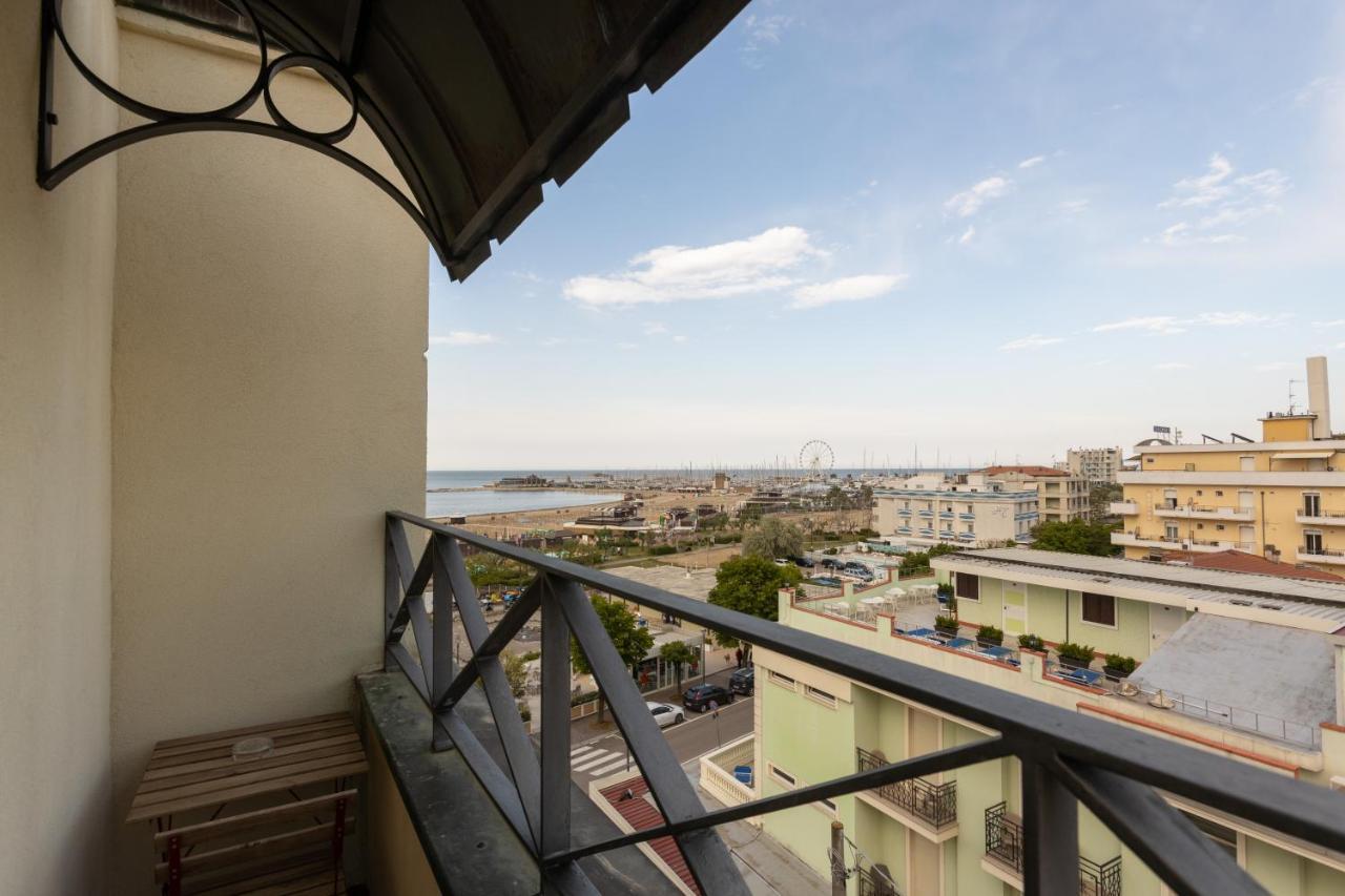 River Fronte Mare Con Piscina Hotel Rimini