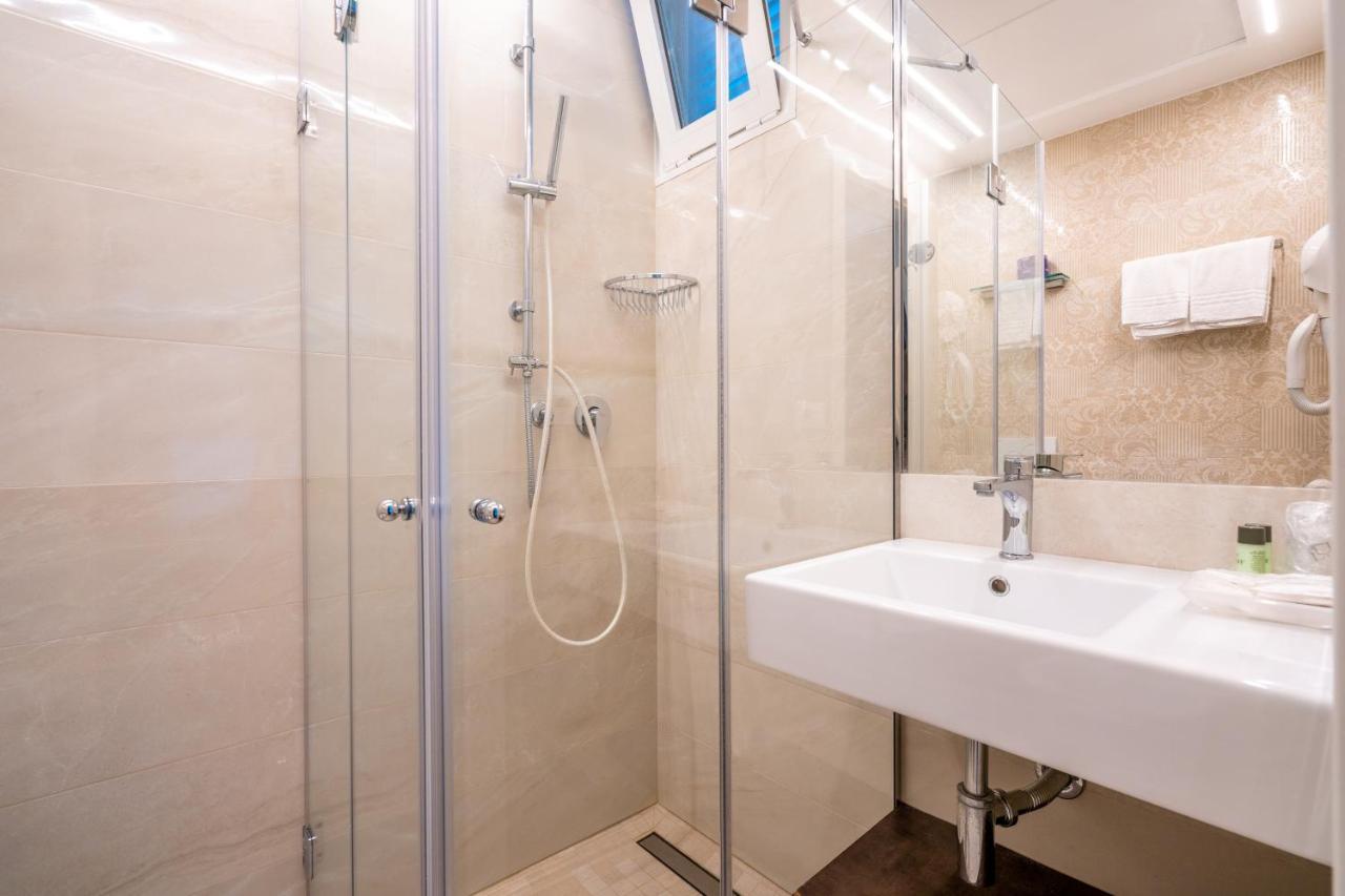 Astor Hotel 3*