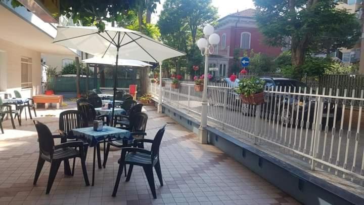 Rita Hotel *