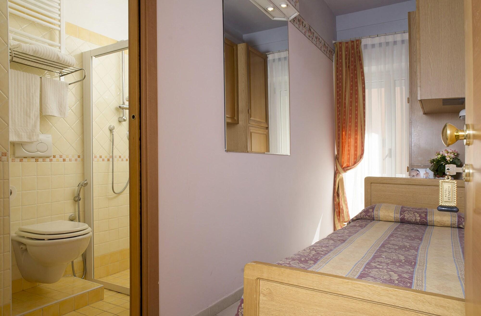 Kennedy Hotel 3*