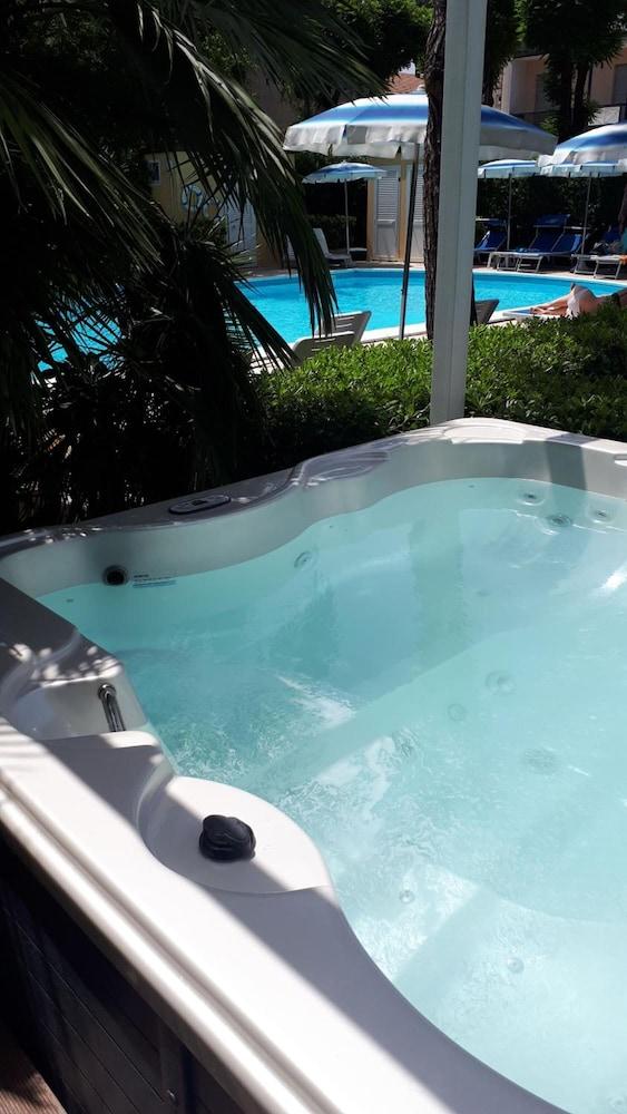Bahama 3* Rimini