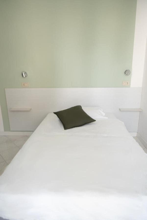 Hotel The Sea 2*