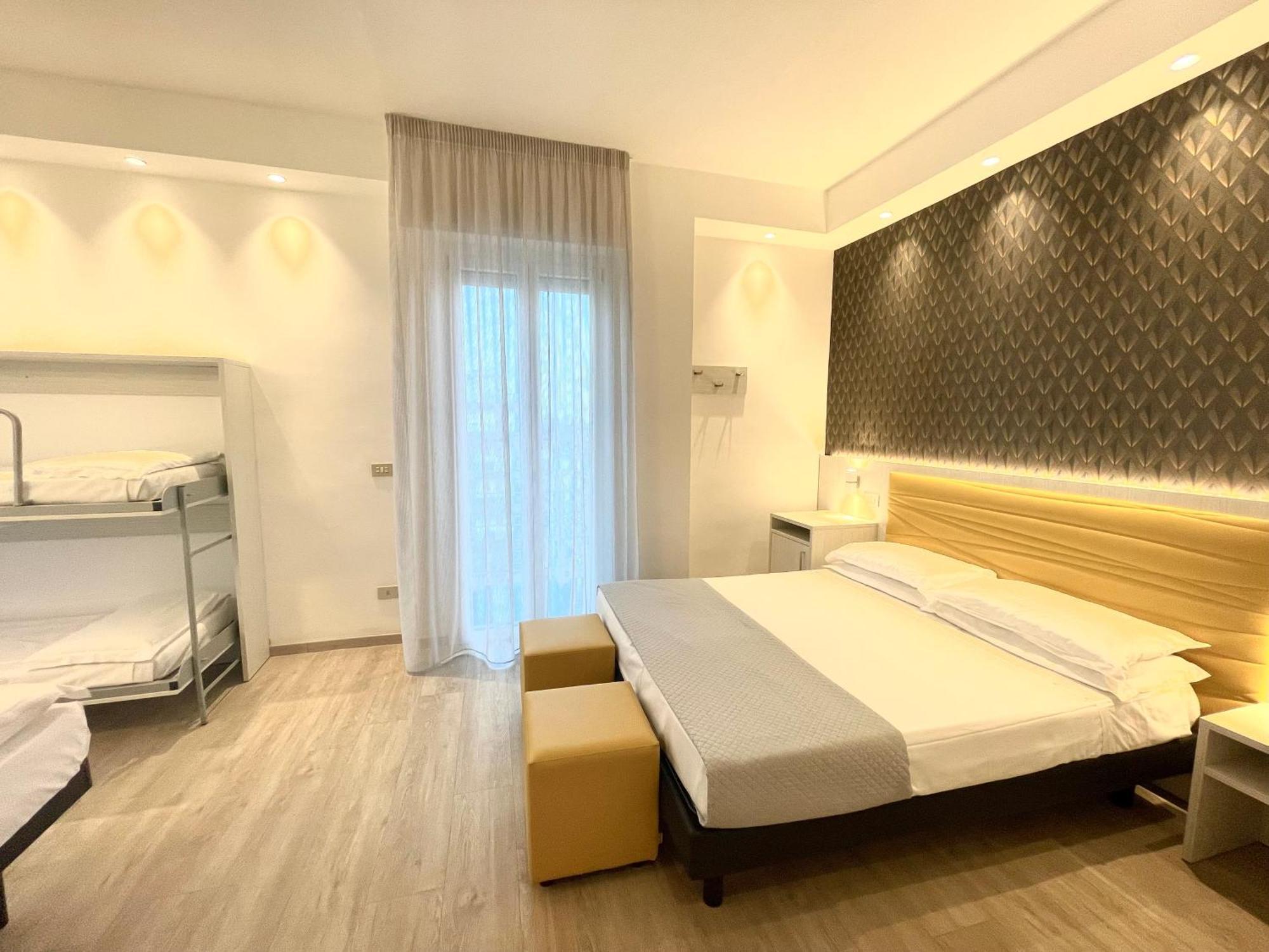 Hotel Eiffel 3*