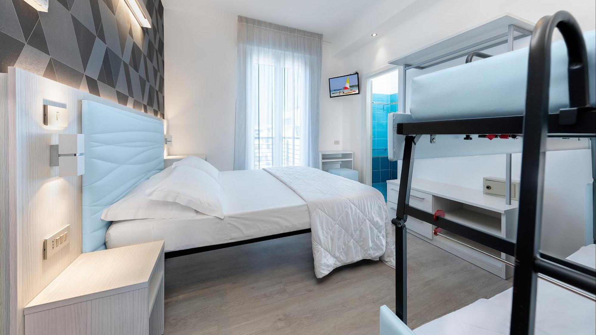 Hotel Eiffel 3*