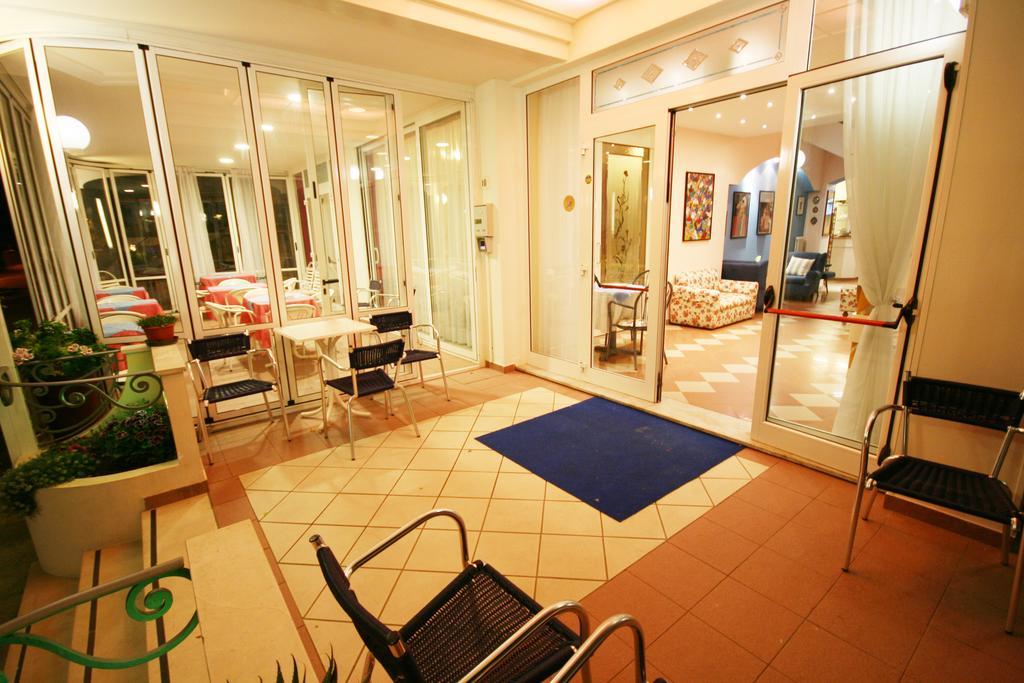 Hotel Cheri 2*