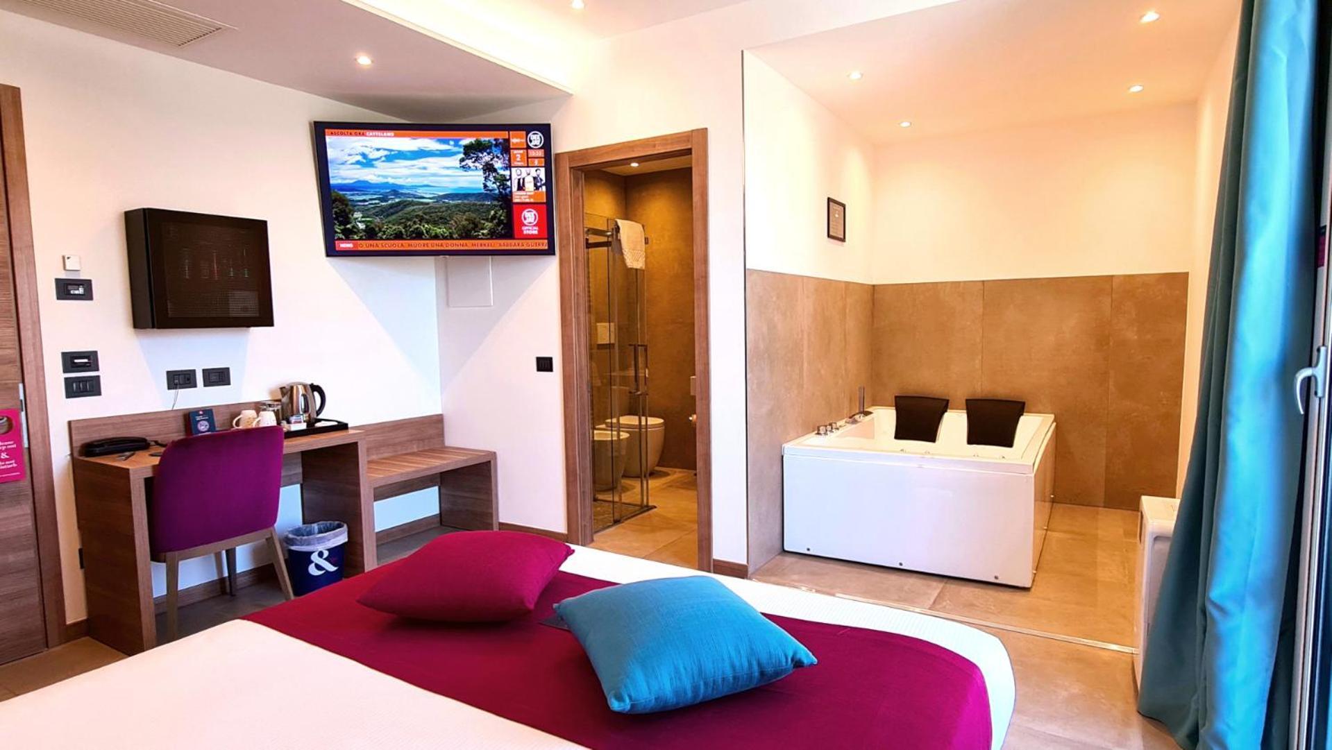 Hotel You&me