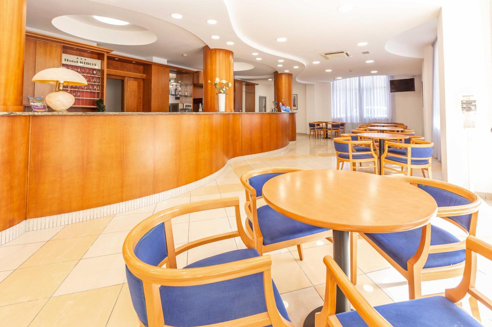 Hotel Ribot 3*