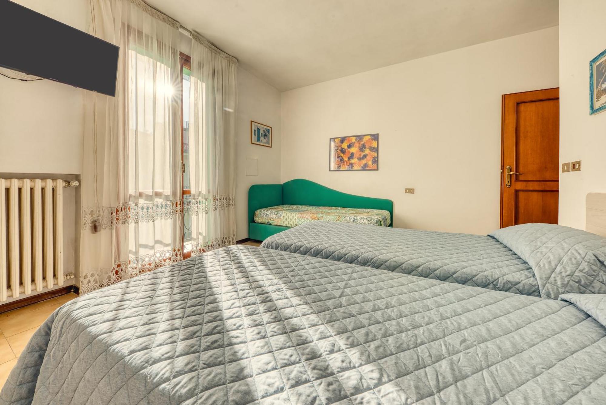 Hotel Charles 3*