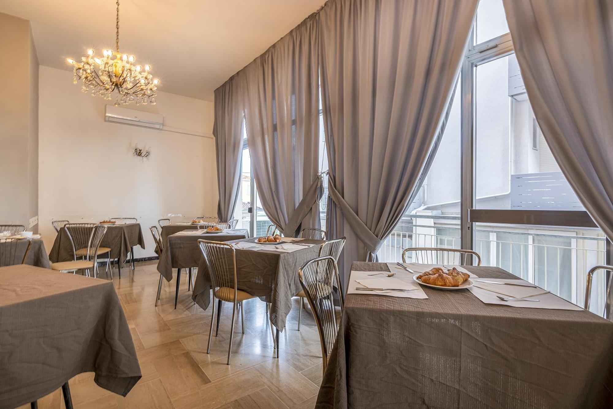 Lily Hotel 3*