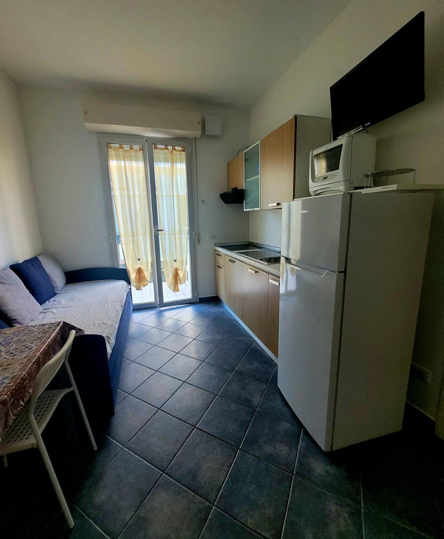 Aparthotel Desiree *