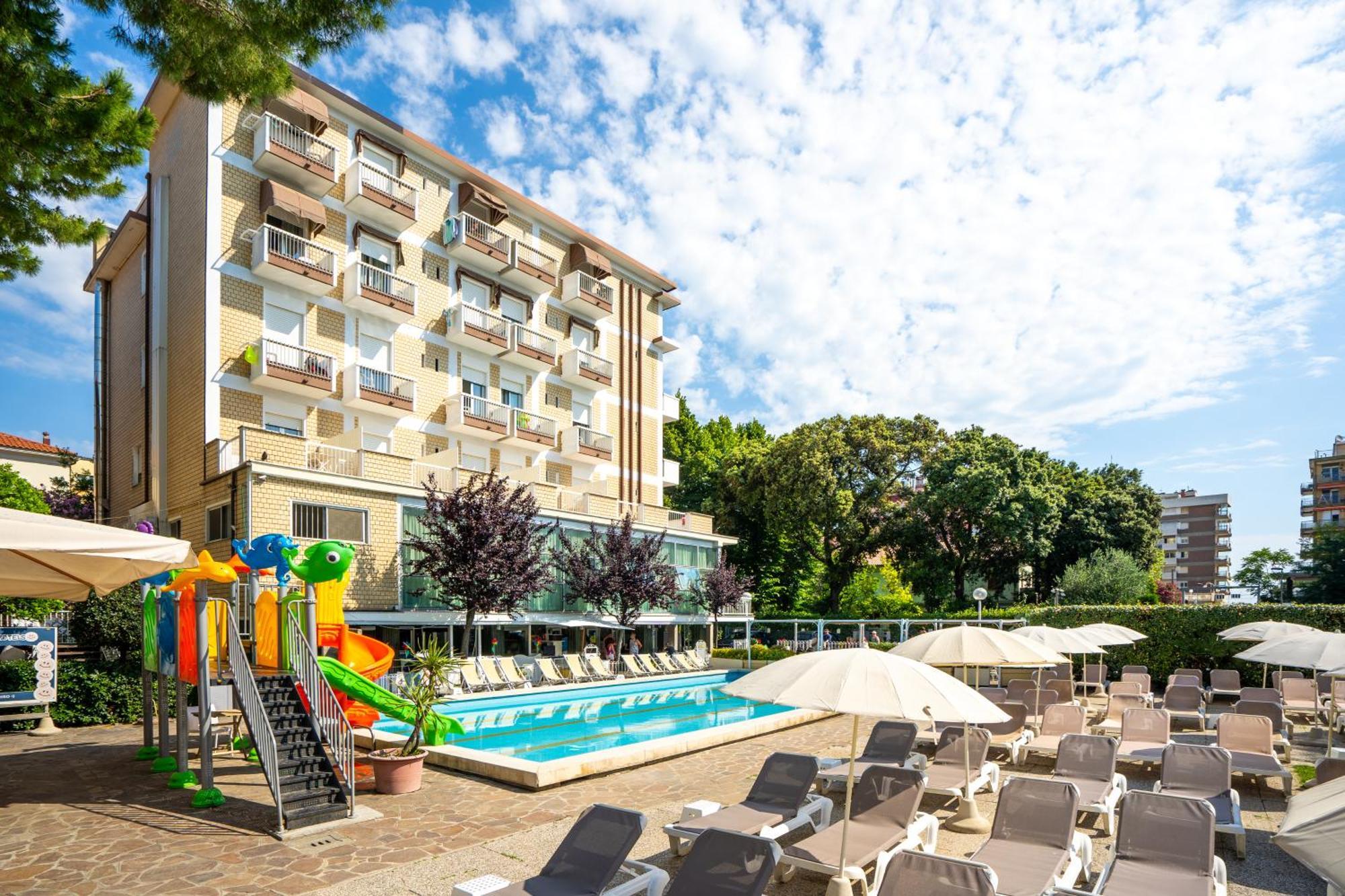 Hotel Lotus &