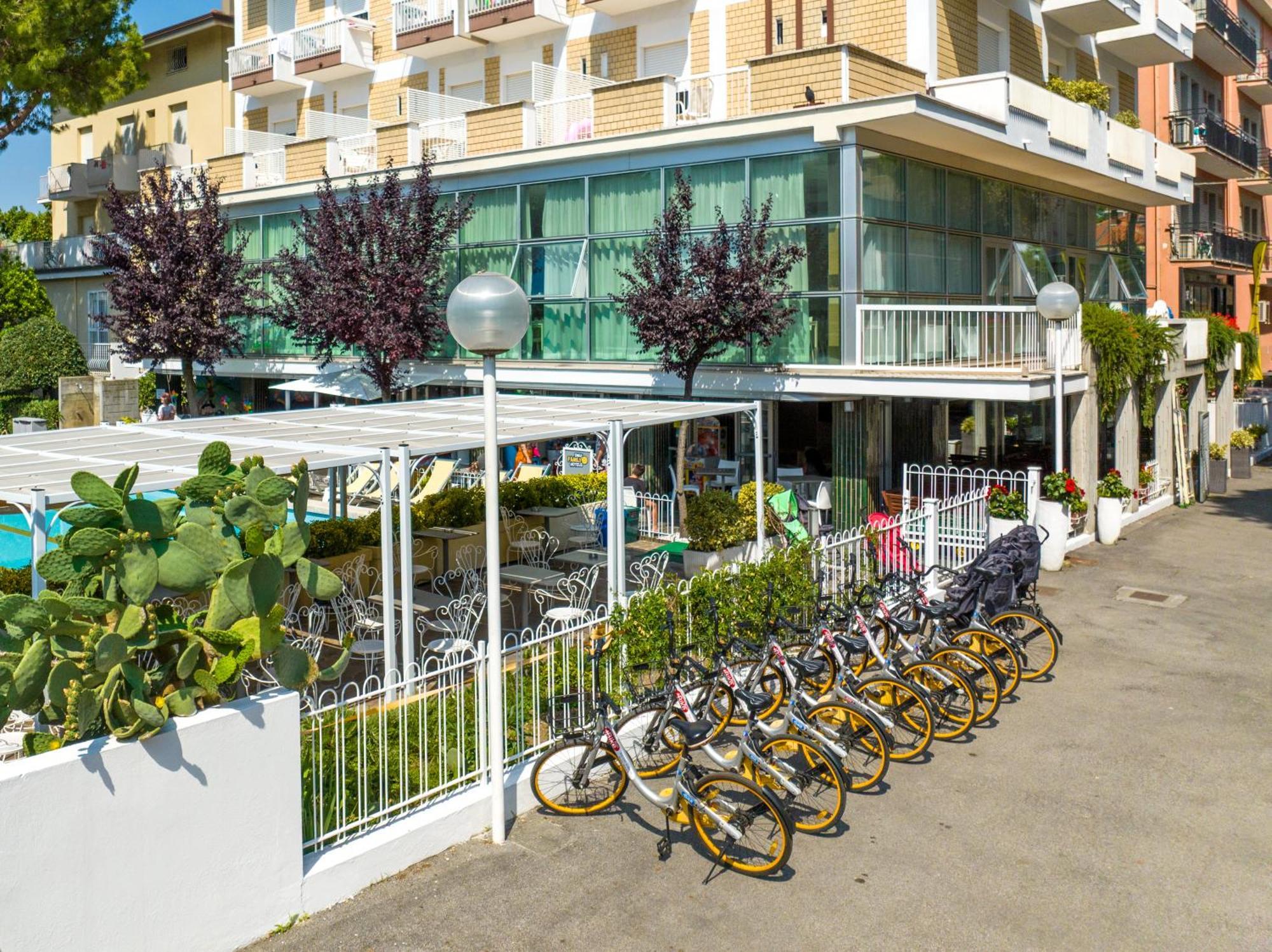 Hotel Lotus &