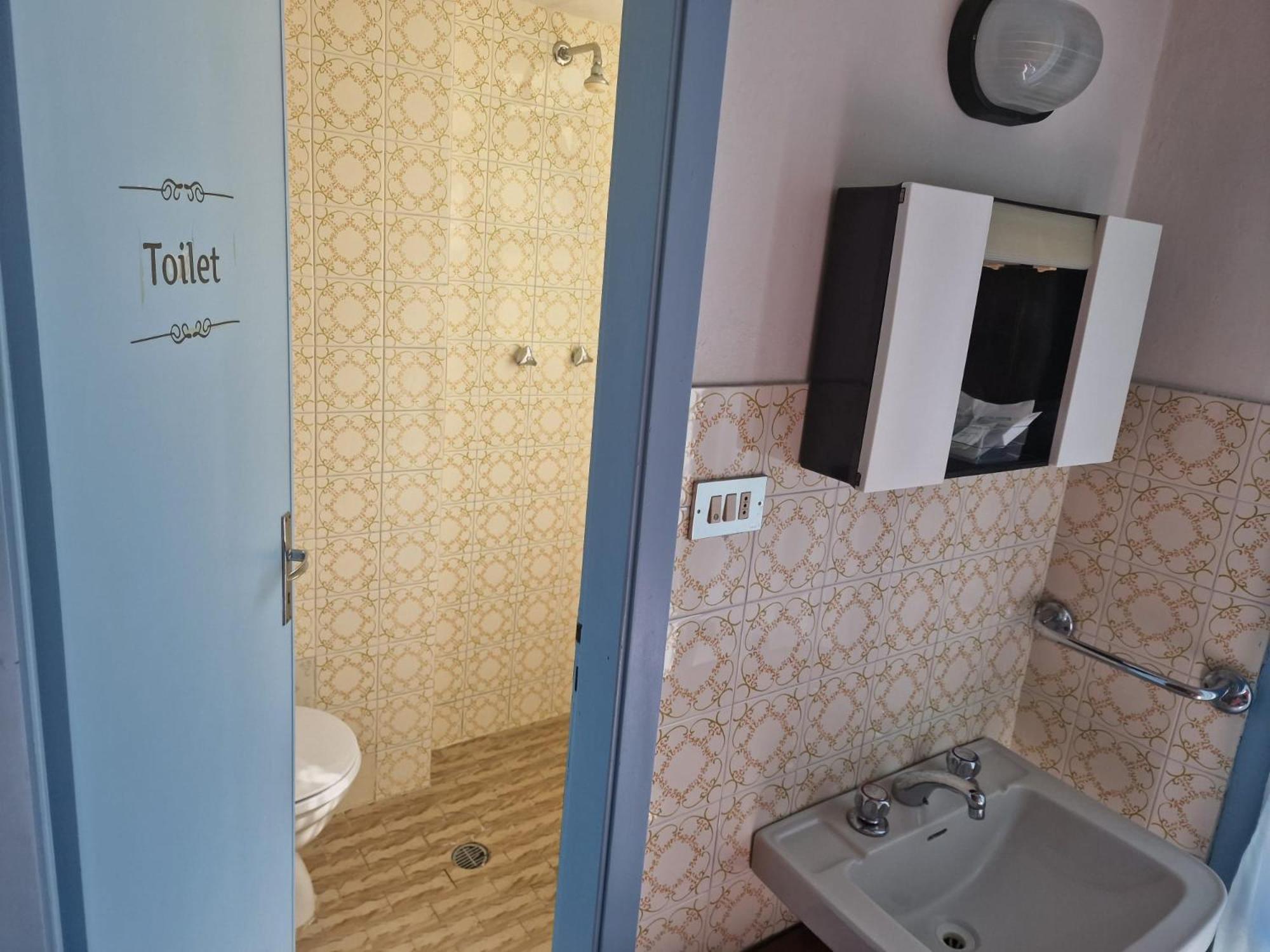 Clara Hotel 2*