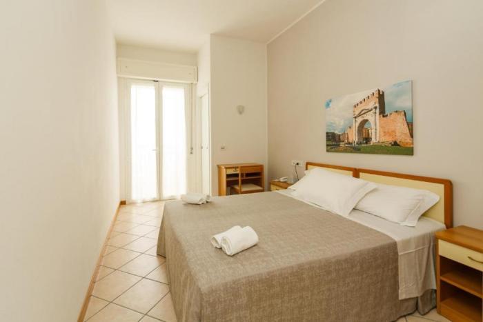 Roma Hotel 2*