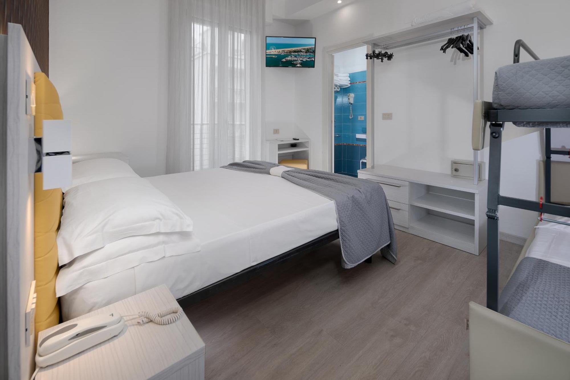 Eiffel Hotel 3*