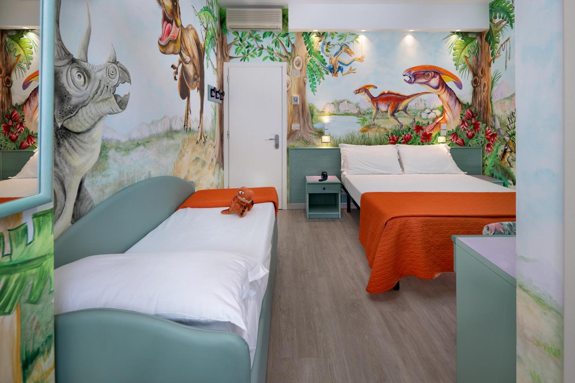 Eiffel Hotel 3*