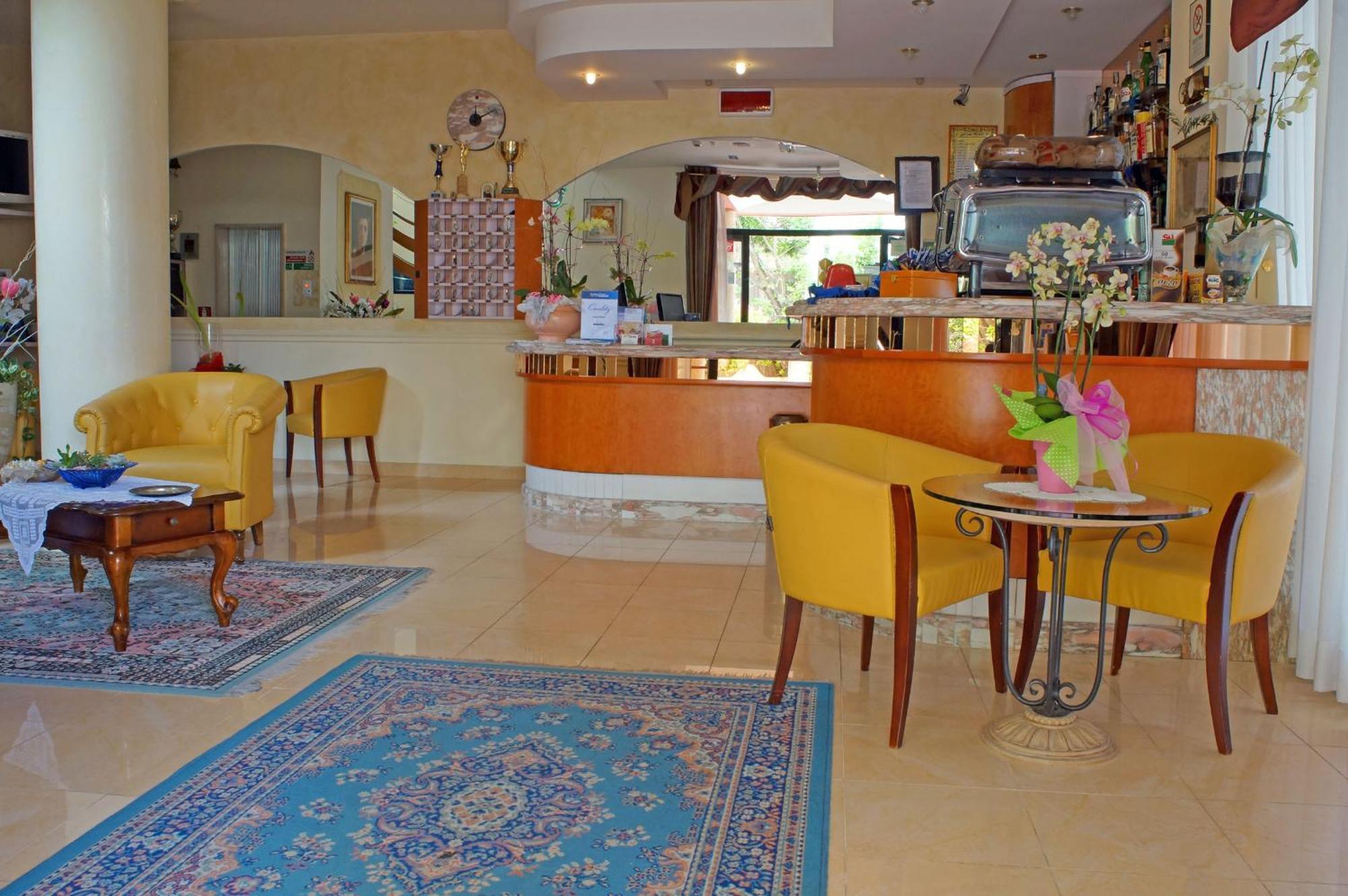 Hotel River Fronte Mare Con Piscina 3*