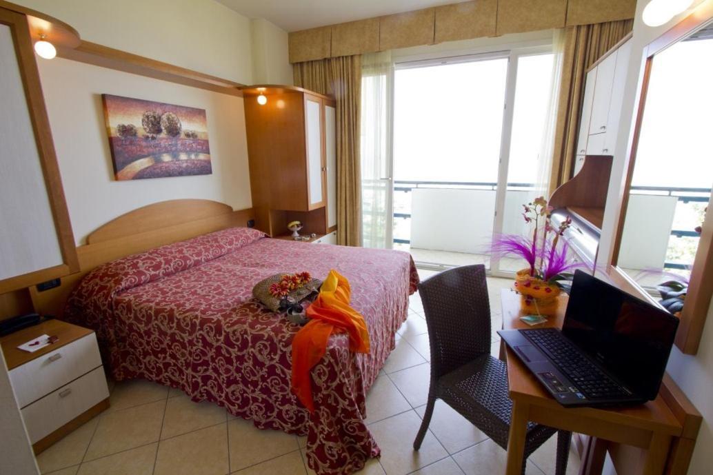 Hotel Palm Sea View 3*