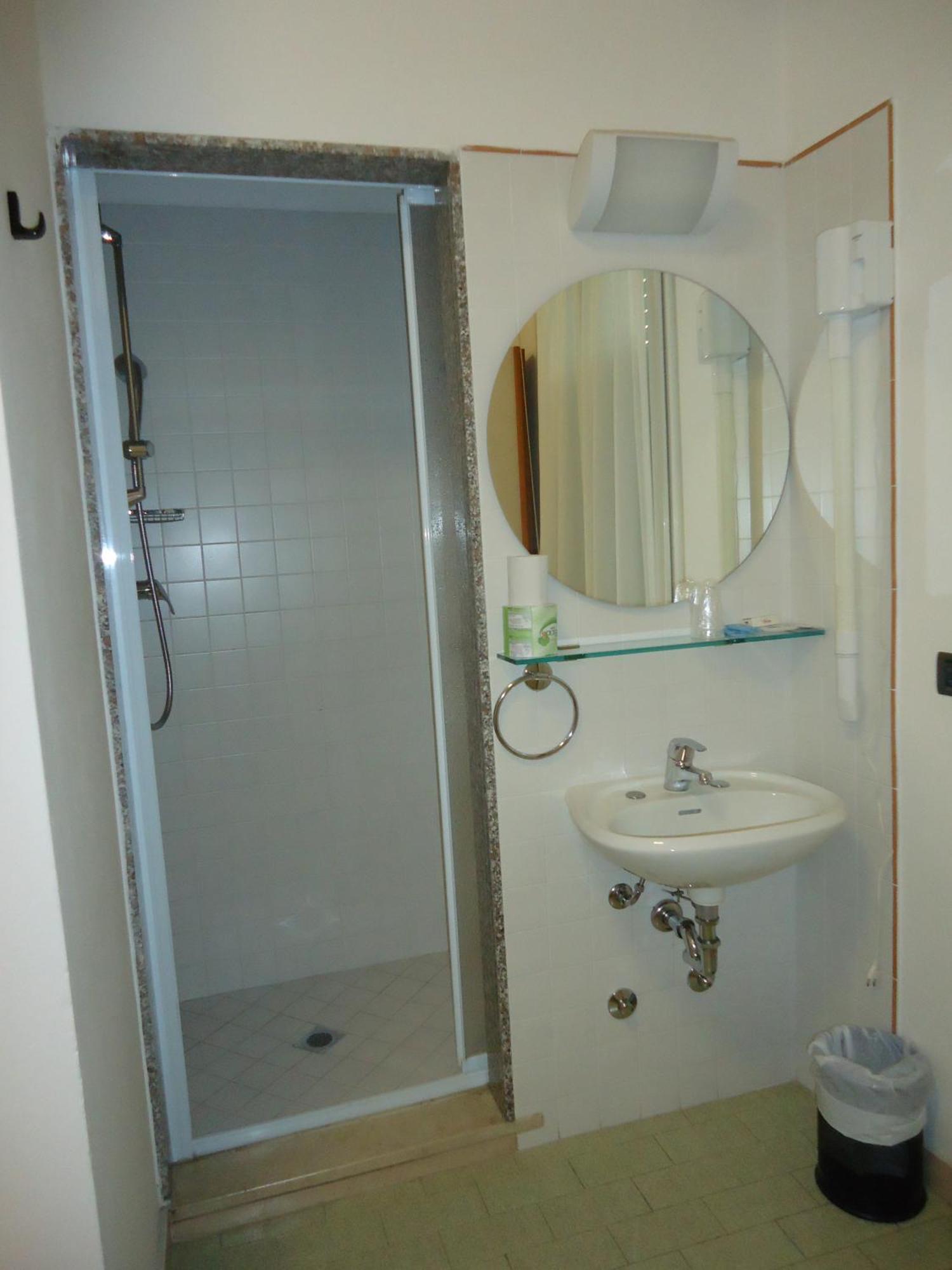 L&v Hotel 3*