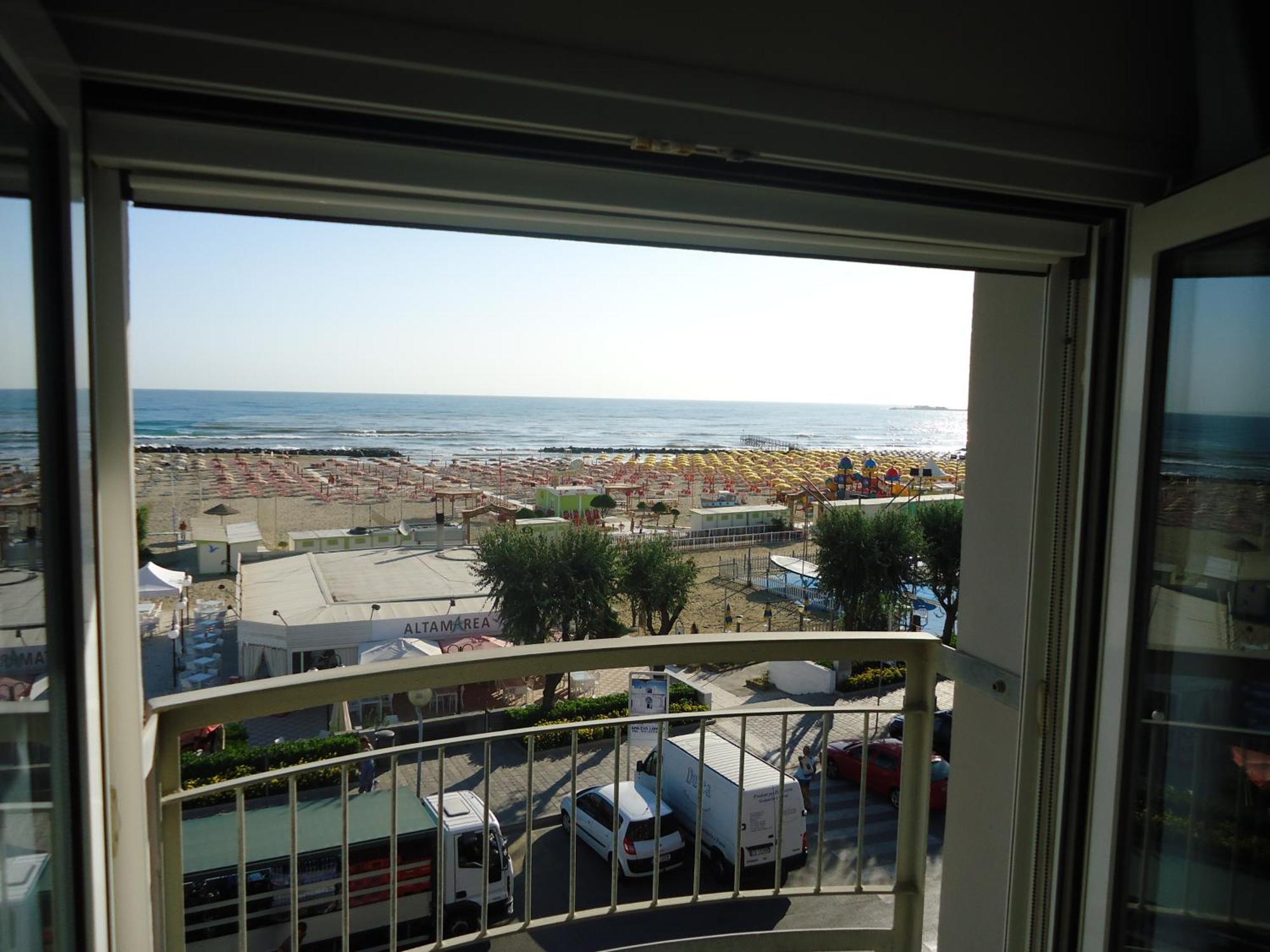 L&v Hotel 3*
