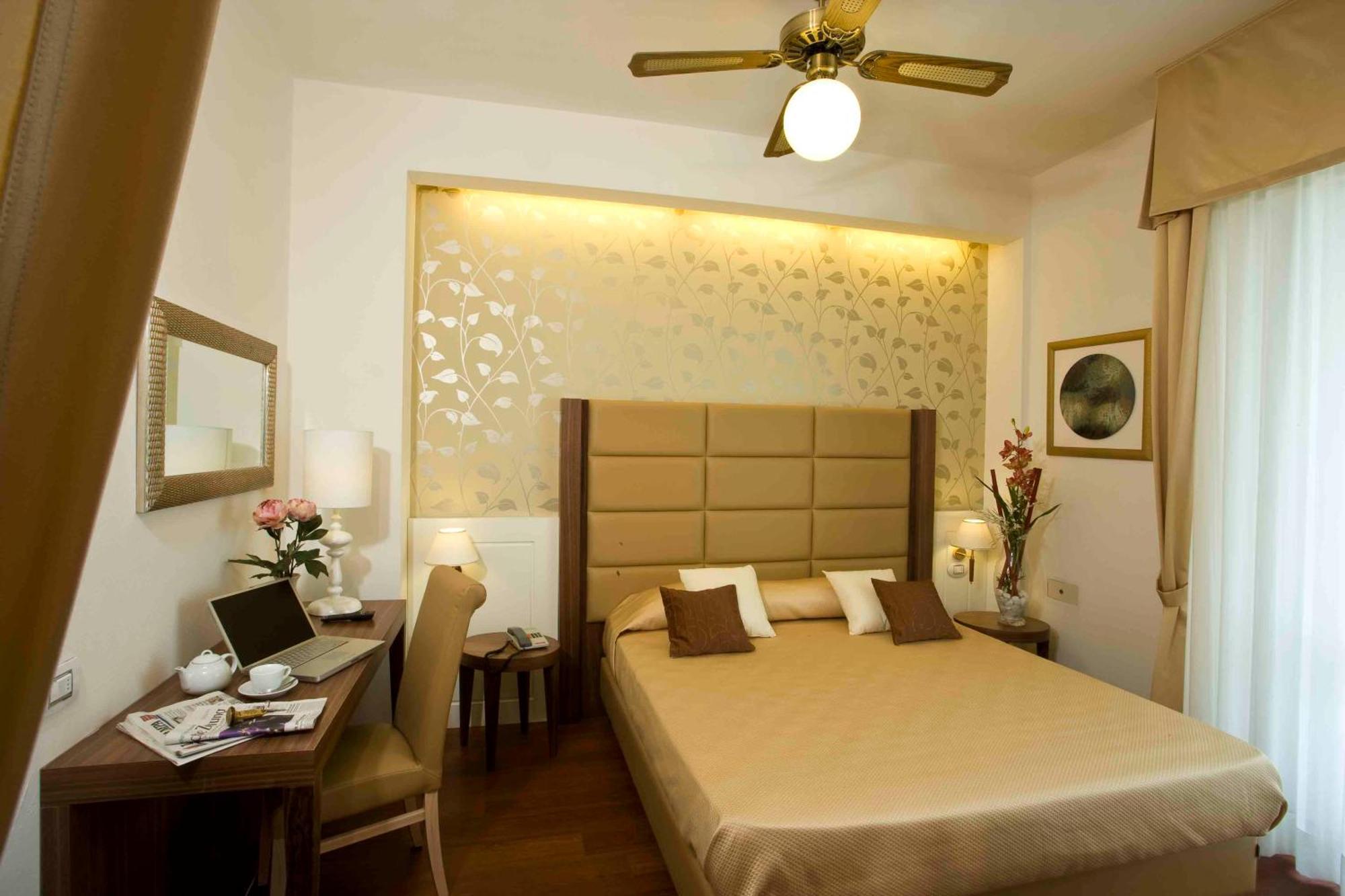 Apollo Hotel