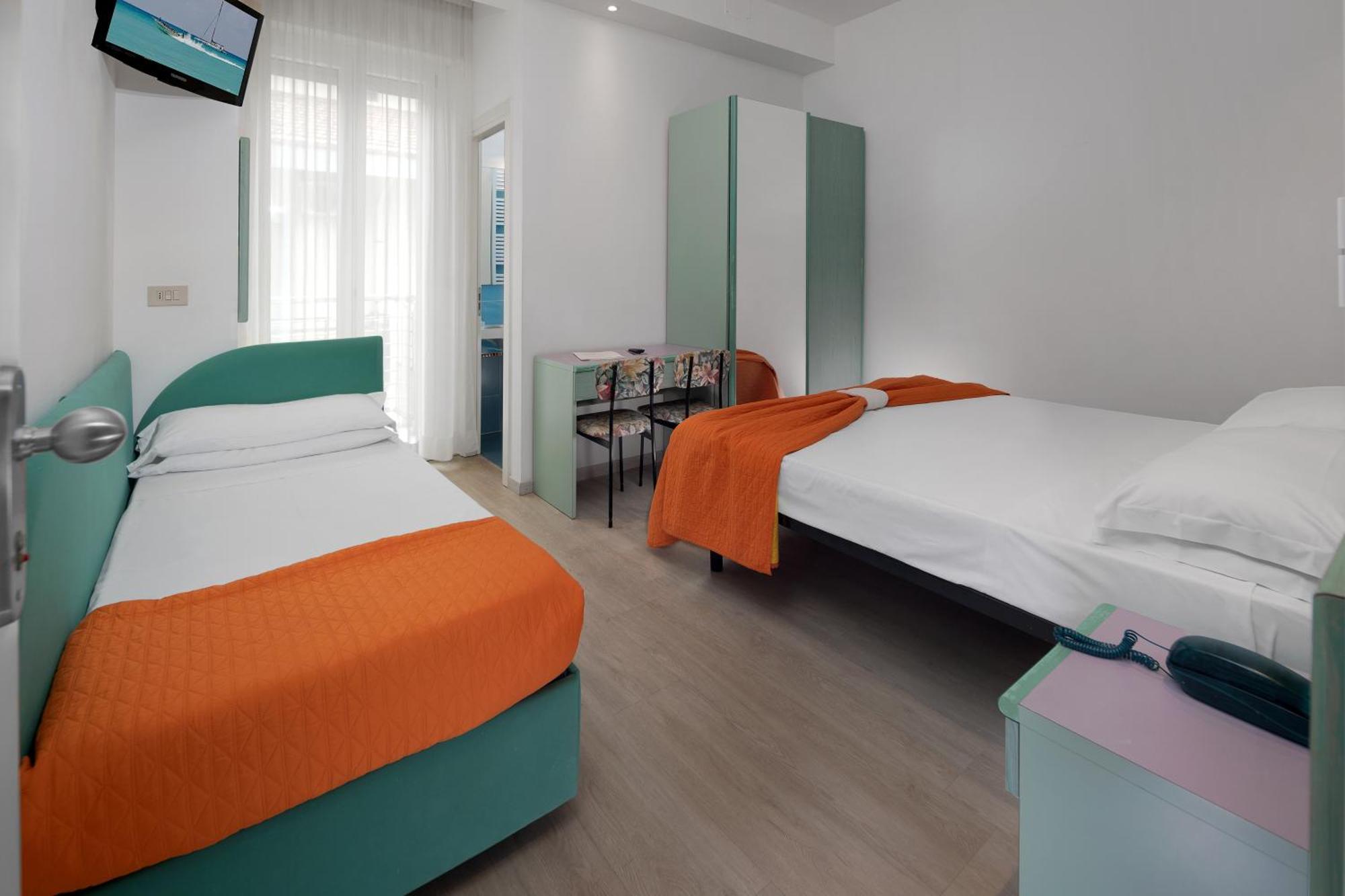 Eiffel Hotel 3*