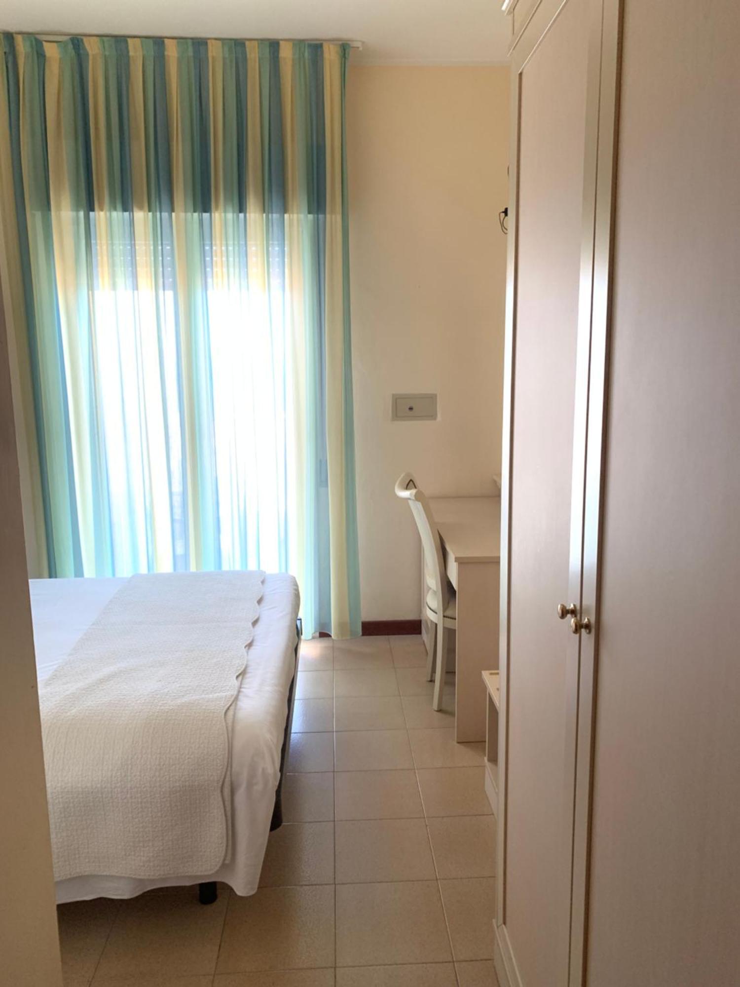 Zeus Hotel