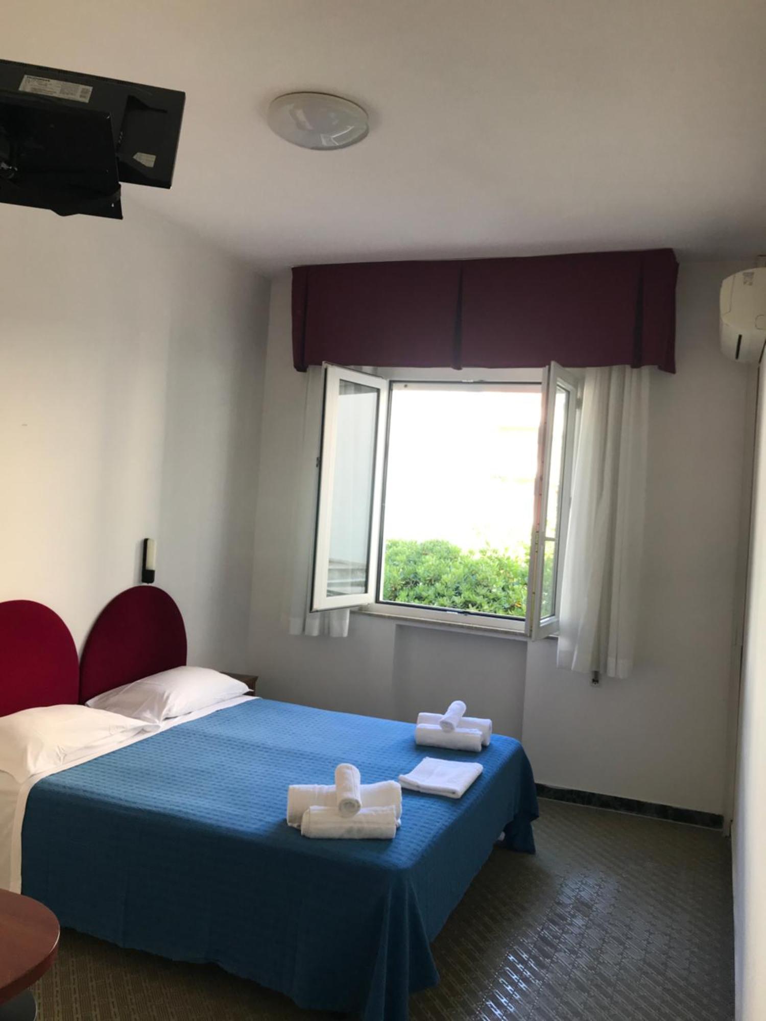 L&v Hotel
