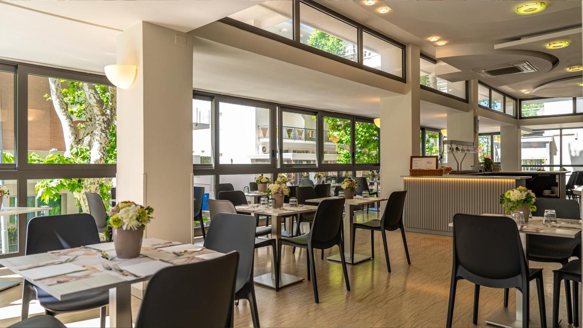 Eiffel Hotel 3*