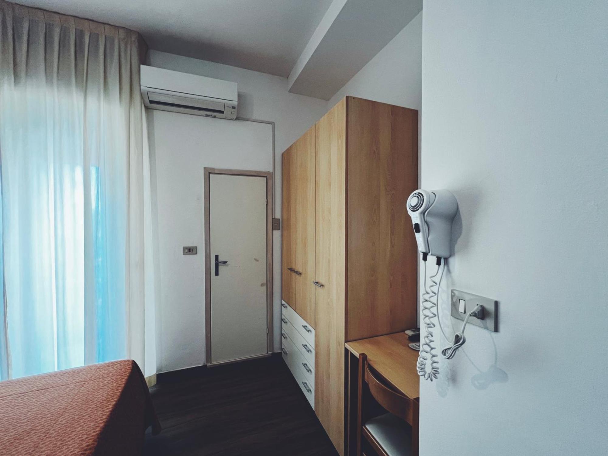 Ramona Hotel 2*