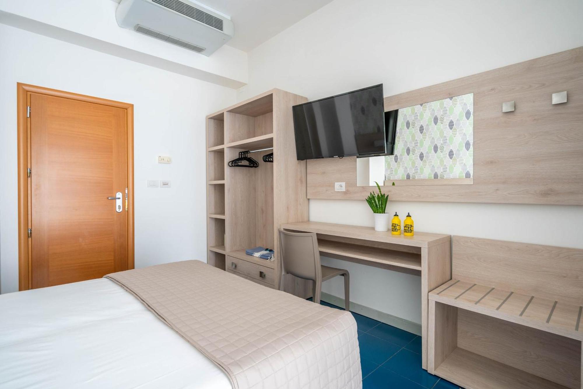 Hotel Lotus & 3*