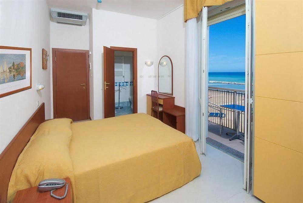 Carnaby 3* Rimini