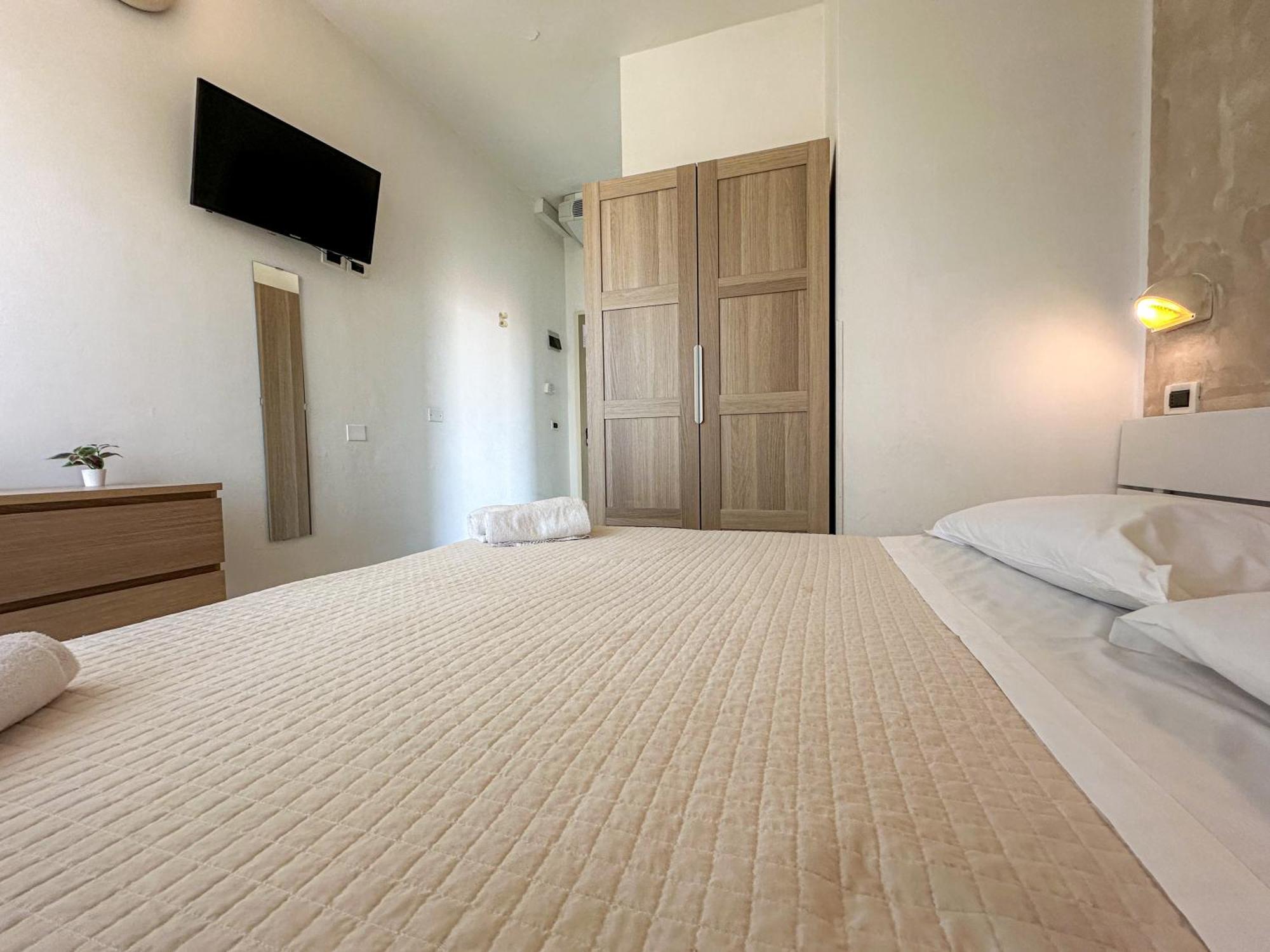 John Hotel 3*