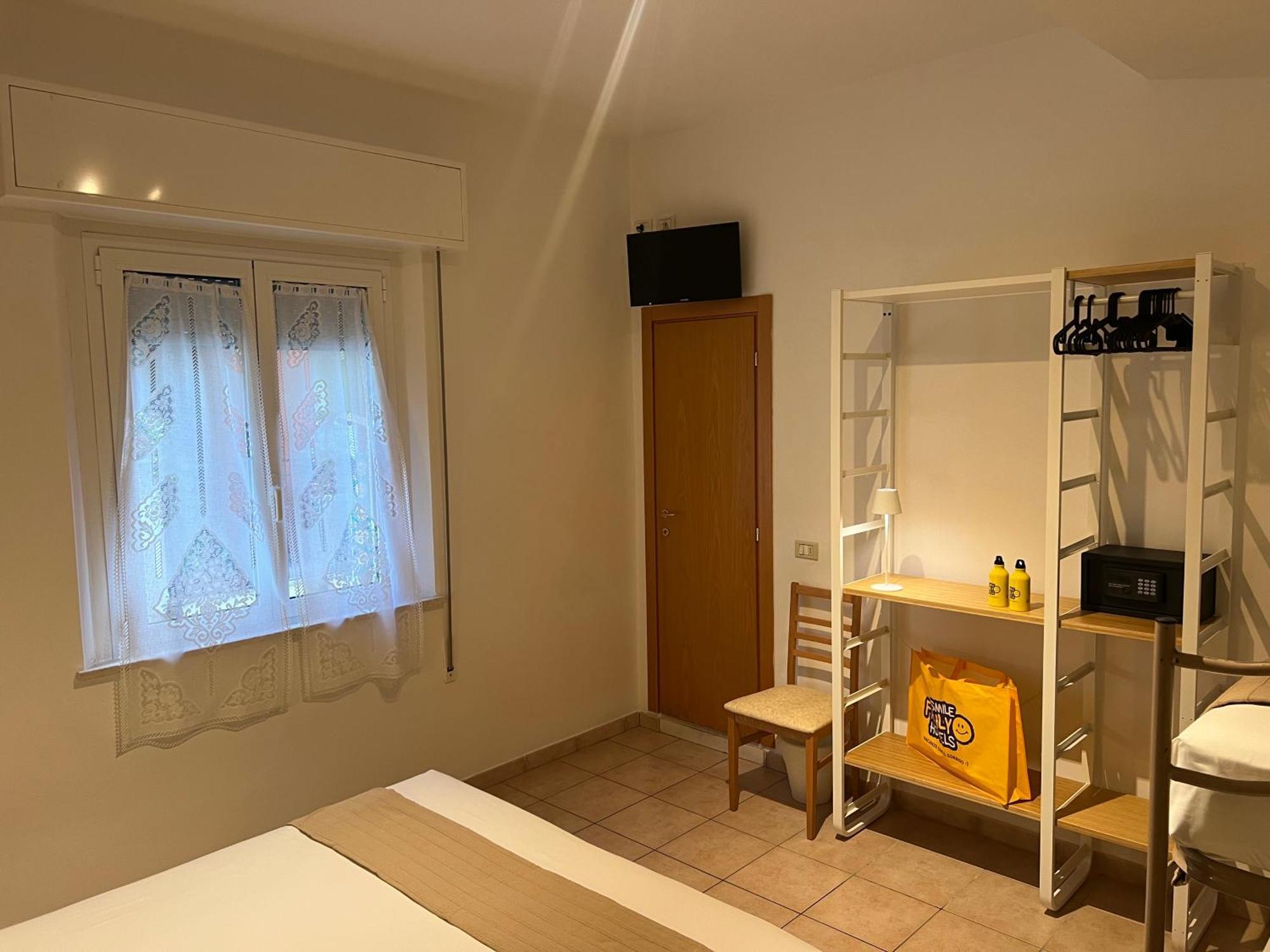 Hotel Lotus &