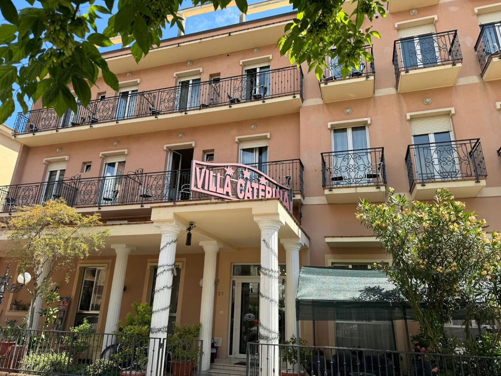 Caterina Hotel 3*